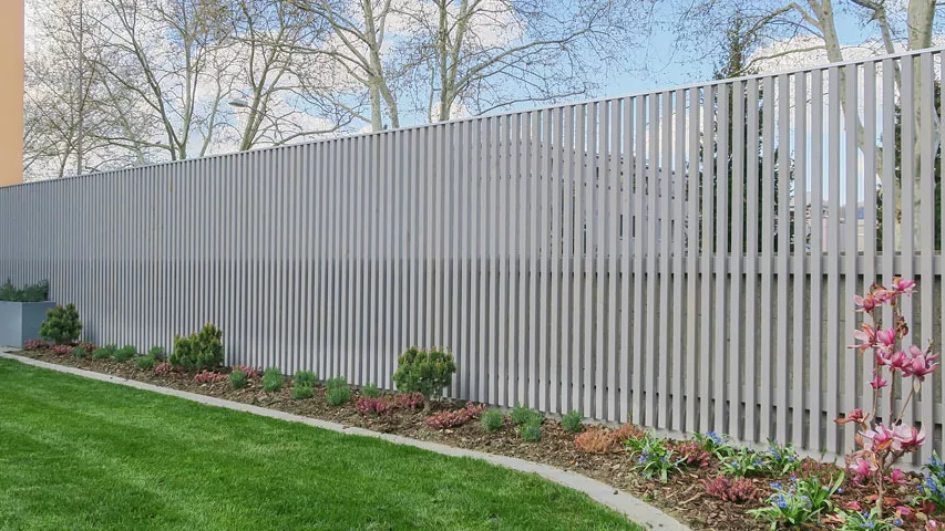 6.2-Haus-und-Garten-Sichtschutzzaun.JPG