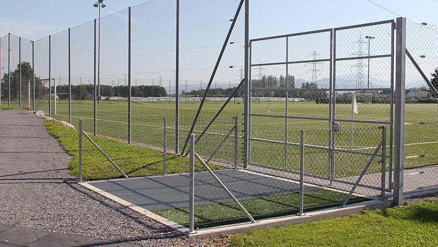 Sport-und-Feizeit-Diagonalgeflechtzaun-Ballfang.jpg